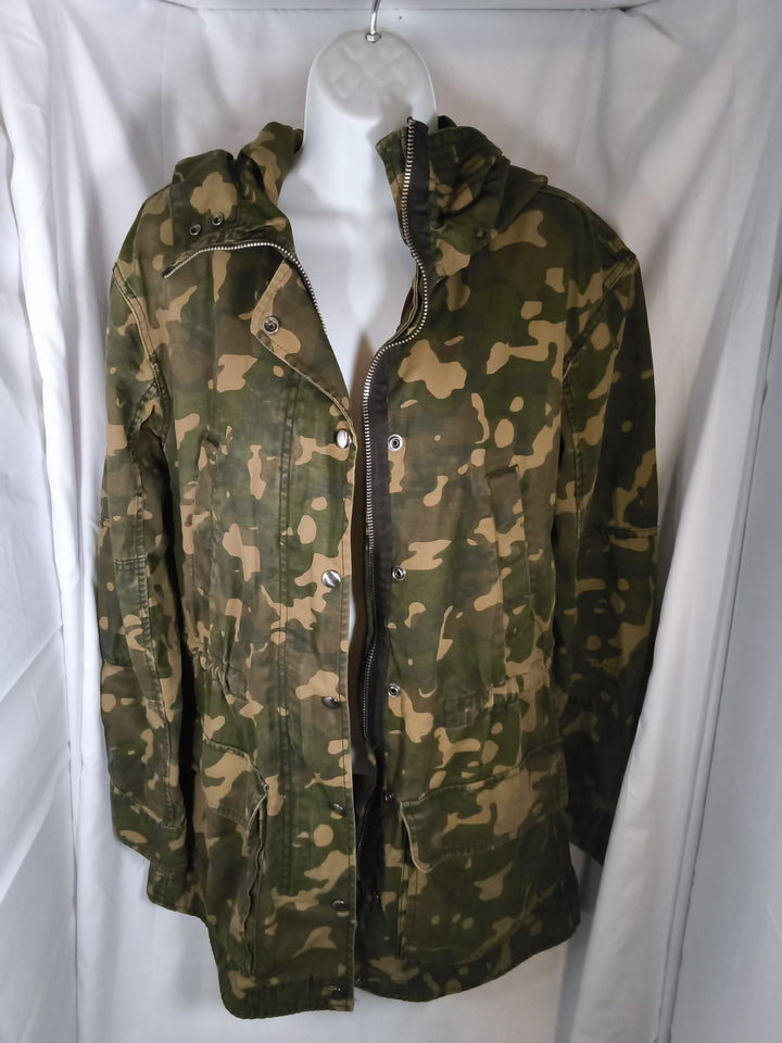 Gap Hooded Camouflage Military Utility Jacket With Cargo Pockets and Zip Front