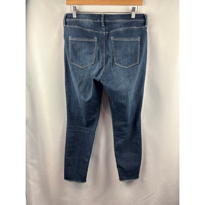 Women’s Bandolino Size 8 Dark Blue Skinny Jeans w/ Floral Embroidery