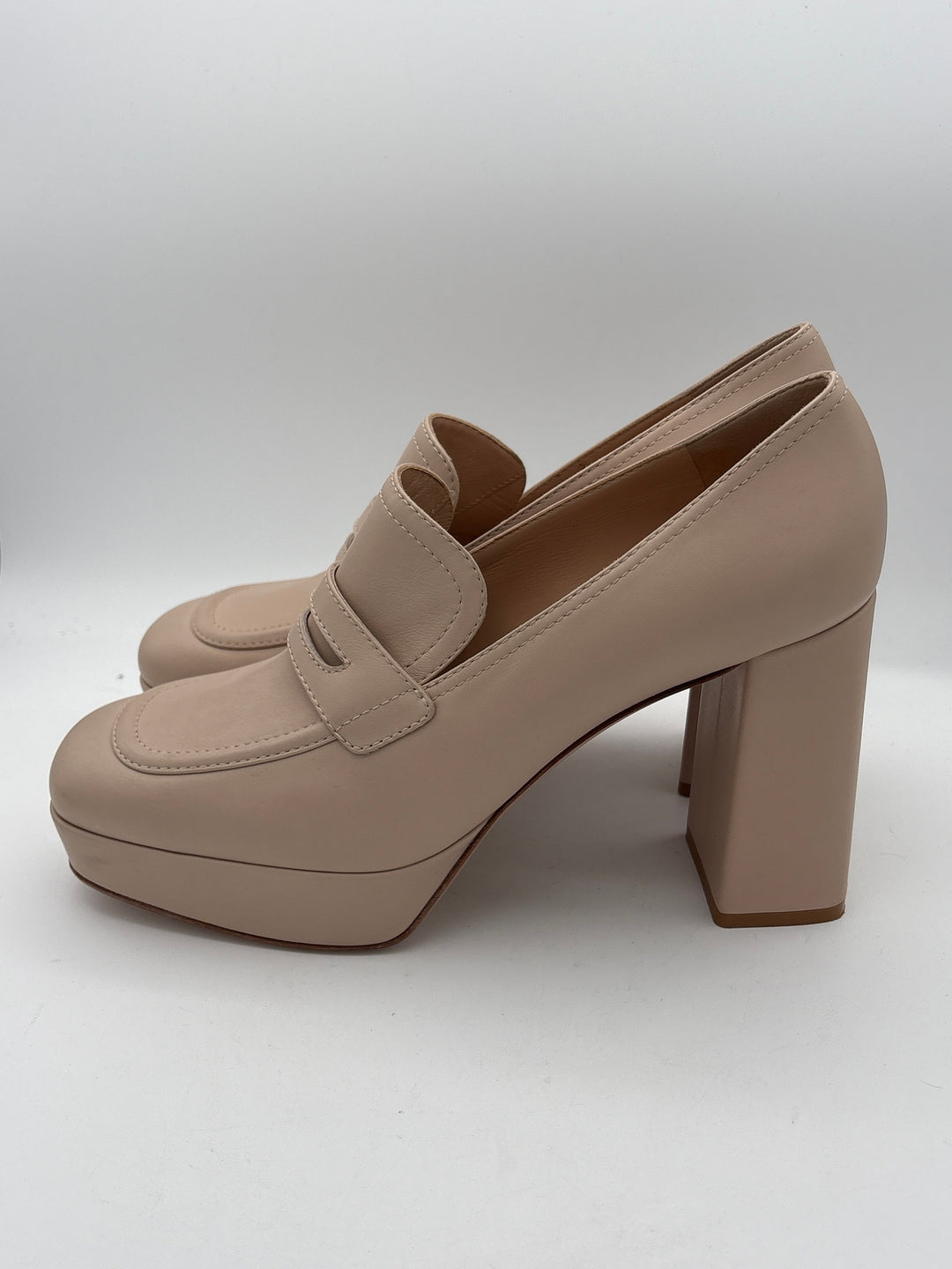 Gianvito Rossi Women Beige Leather Block Heel Loafers Size 10