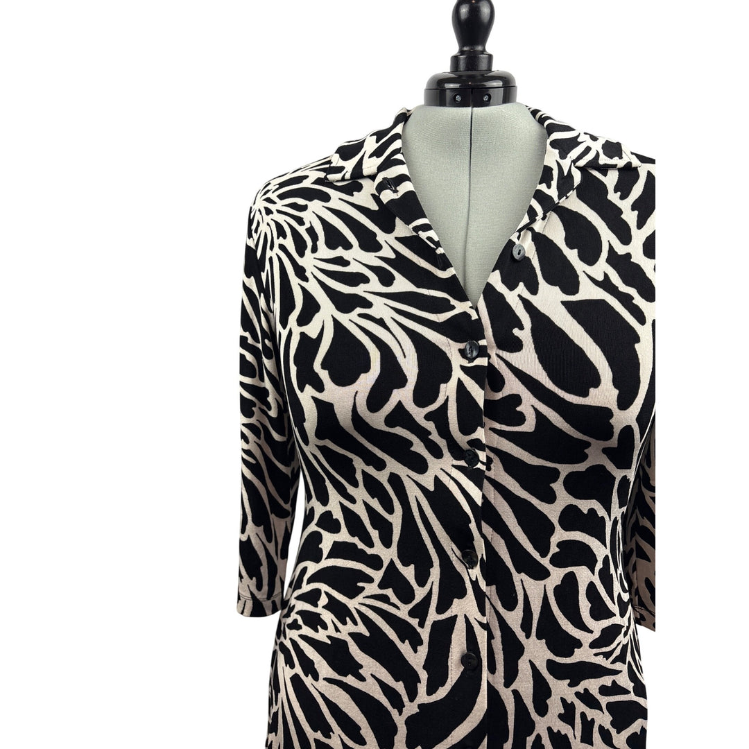 Women’s Chico’s travelers Size 3 Black & White Patterned Long Sleeve Button Up Shirt