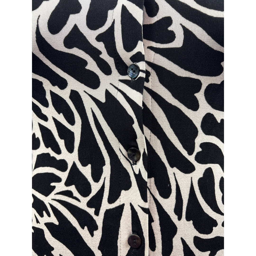 Women’s Chico’s travelers Size 3 Black & White Patterned Long Sleeve Button Up Shirt