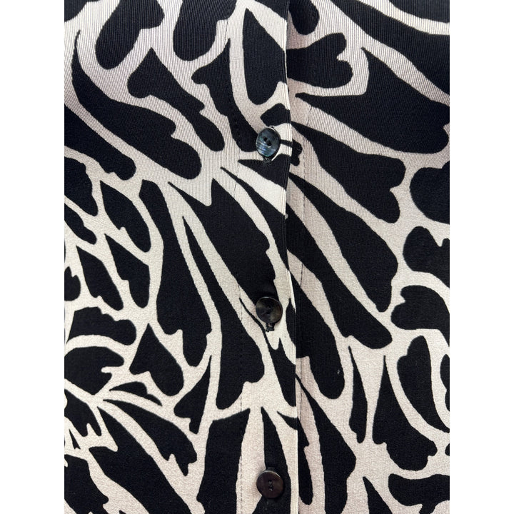 Women’s Chico’s travelers Size 3 Black & White Patterned Long Sleeve Button Up Shirt