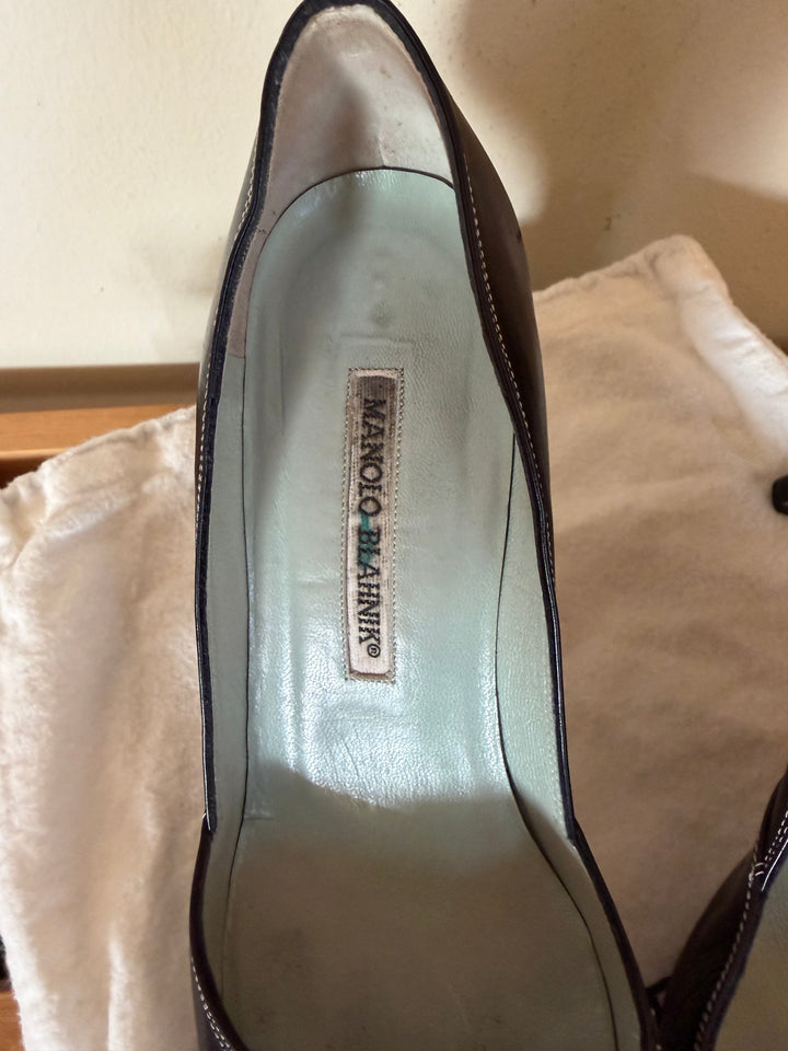 Manolo Blahnik Black Leather Pointed Toe Pumps 38.5