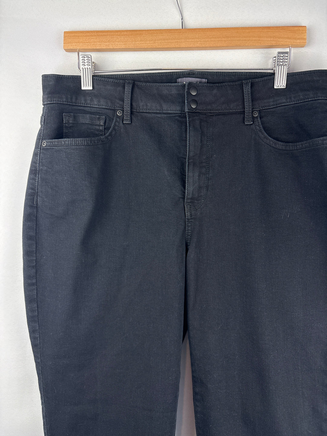 Women’s NYDJ Size 14 Black Denim Capri Pants
