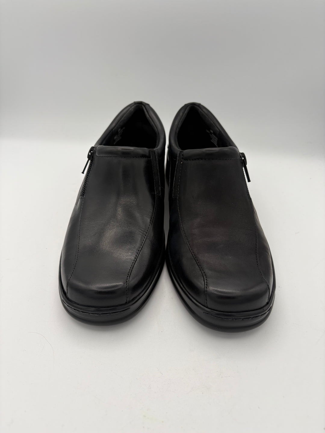 Women’s Naturalizer Size 8 Black Leather Zip Shoes