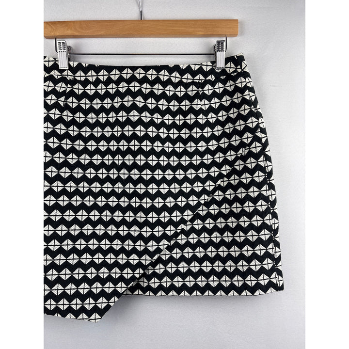 Women’s H&M Size 10 Black & White Abstract Patterned Asymmetrical Skirt