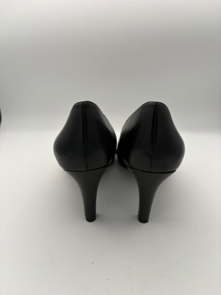 Women’s Naturalizer Size 8.5 Black Leather Pumps