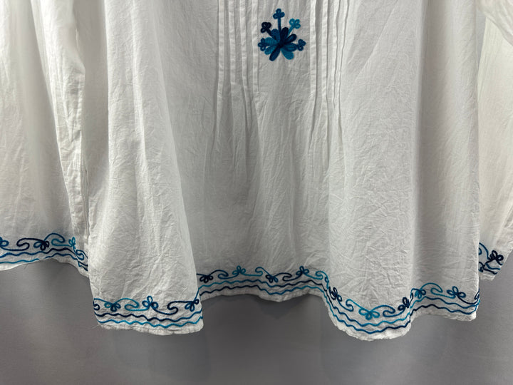 Women’s Chic Connection White and Blue Embroidered Blouse Size 2X