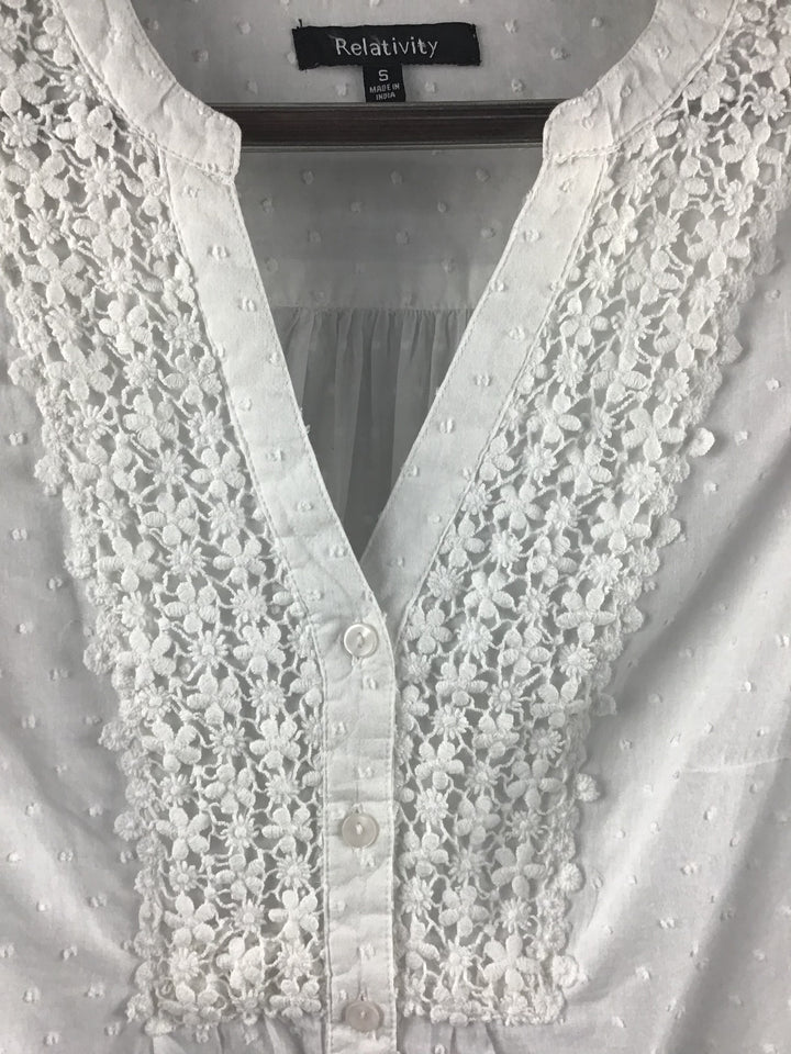 Women’s Relativity White Roll Tab Sleeve Half Buttoned Blouse Size Small