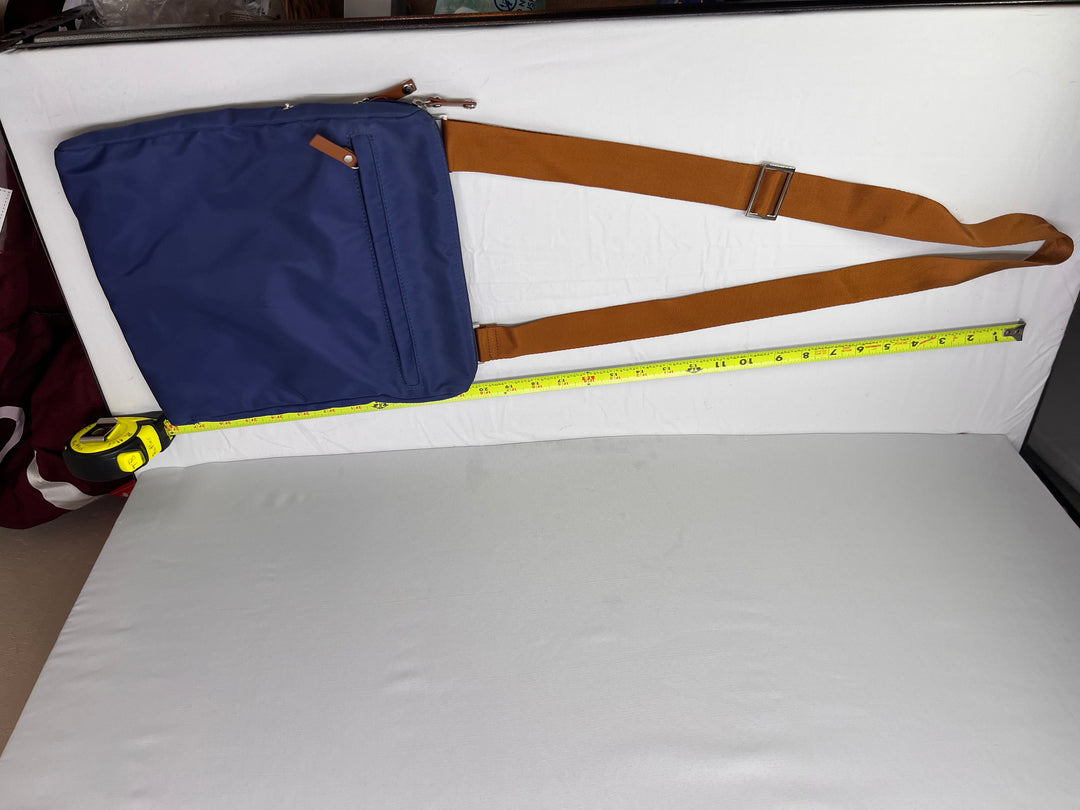 TravelSmith Anti Theft Crossbody Bag Travel Organizer Multi Pocket Shoulder Purse