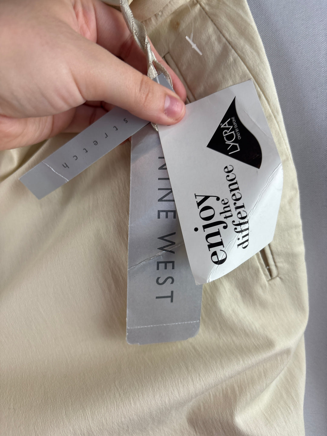 Women’s Nine West Size 10 Cream Pleated Pants