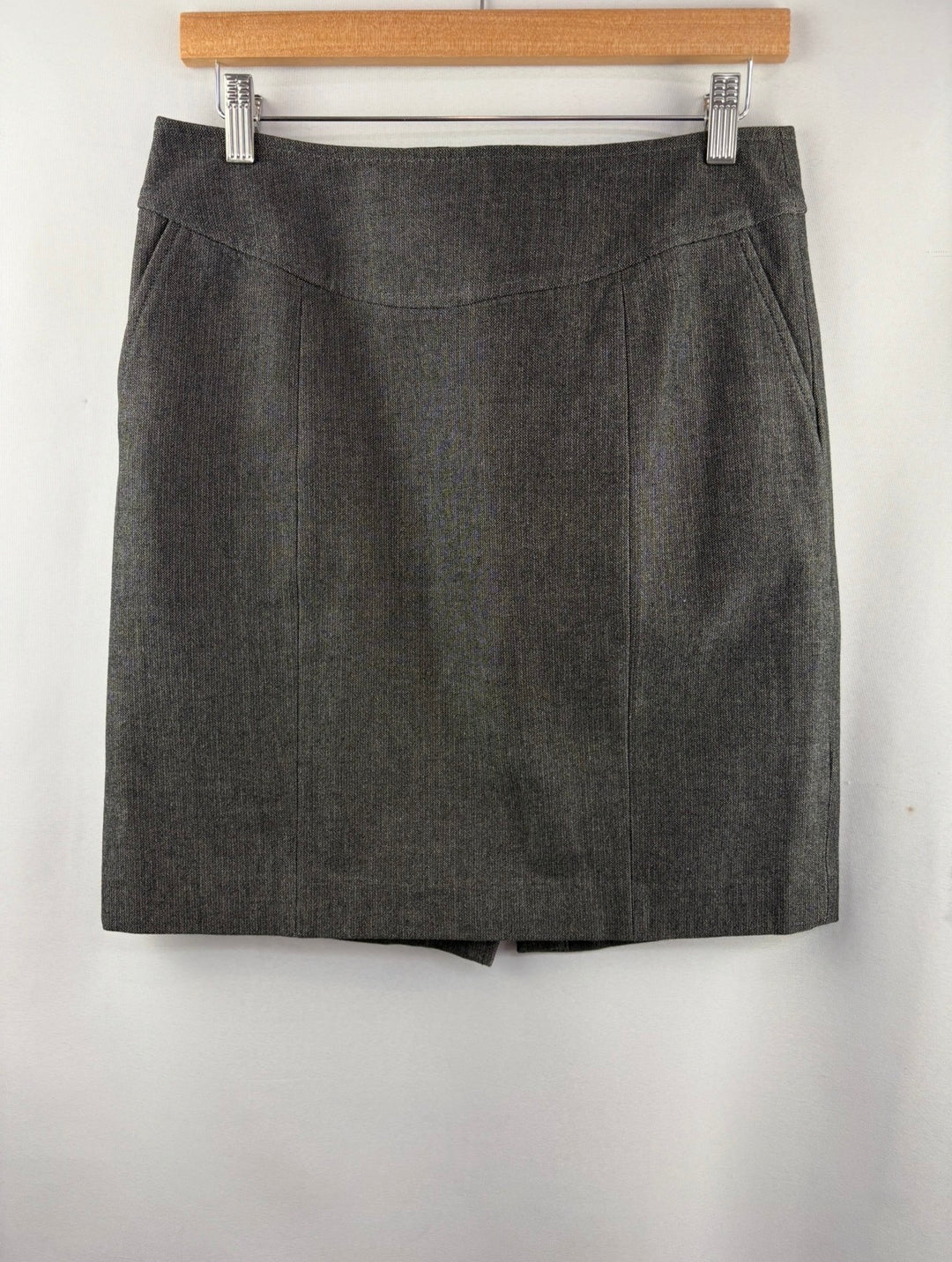 Women’s Banana Republic Size 8 Charcoal Gray Pencil Skirt