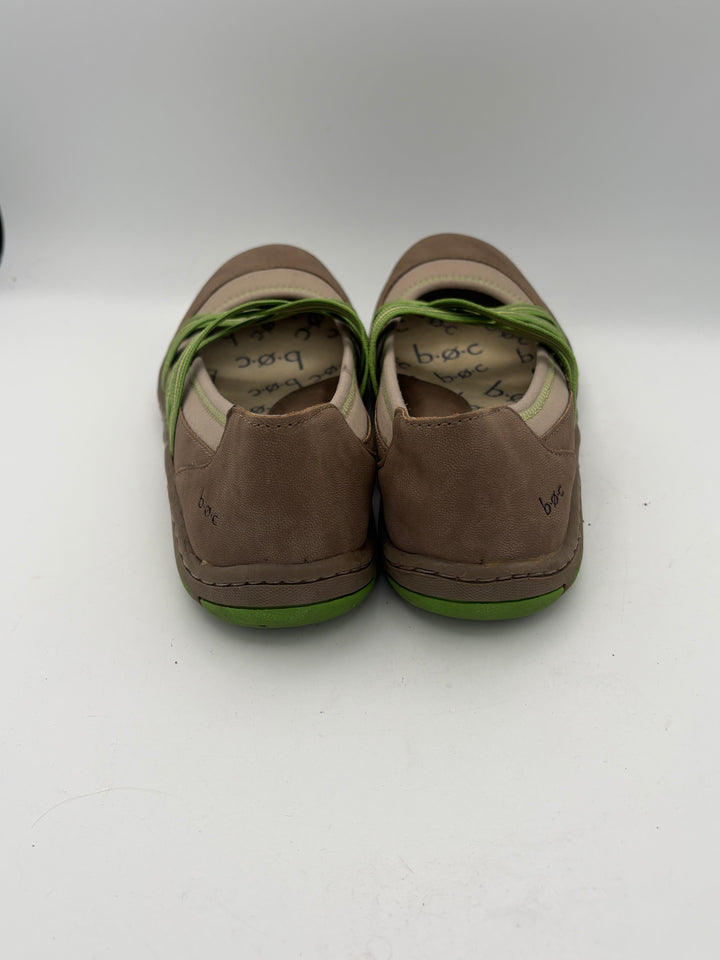 Women’s B.O.C Size 7.5 Taupe & Green Nambe Mary Jane Flats