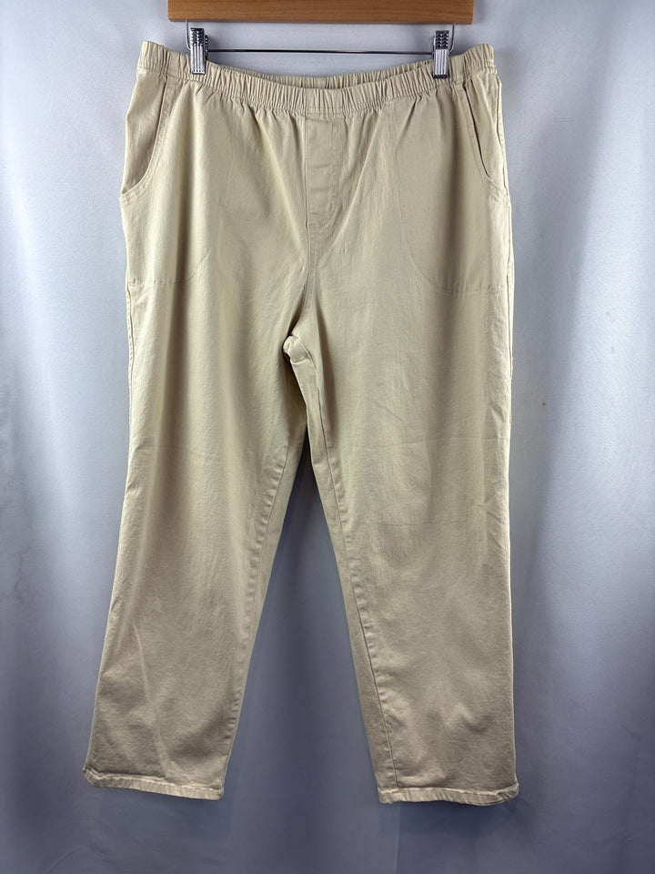 Women’s D&amp;Co XL Khaki Capri Pants