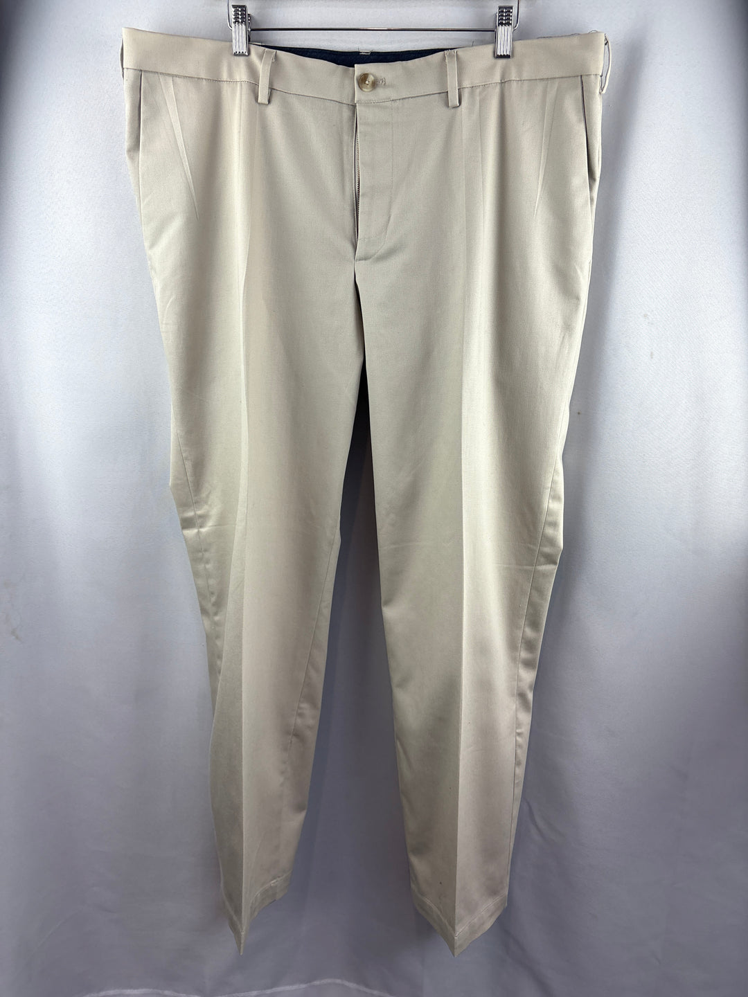 Men’s Dockers Size 40x32 Khaki Pleated Dress Pants