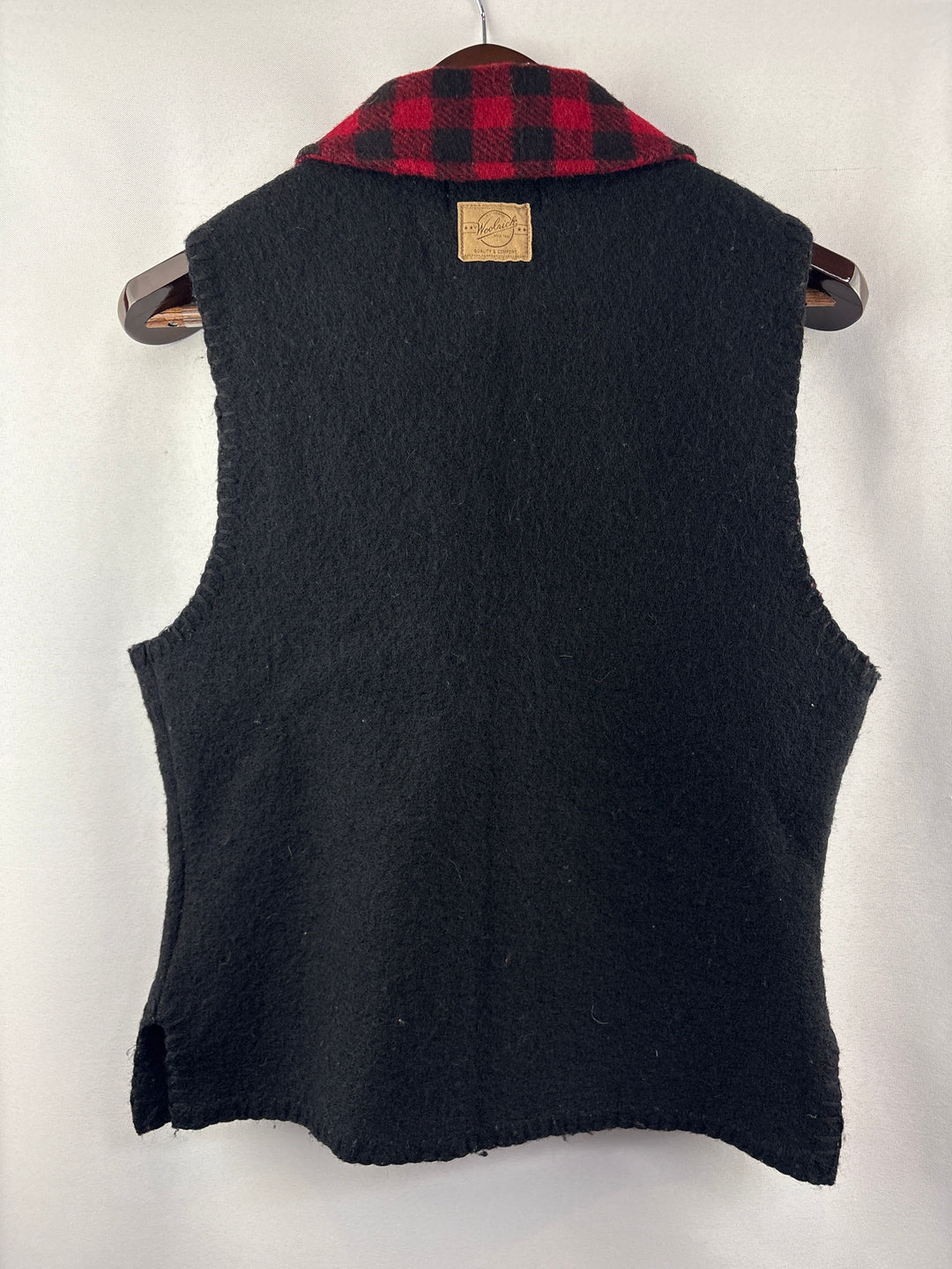 Women’s Medium Woolrich Black Vest w/ Red Plaid Accents