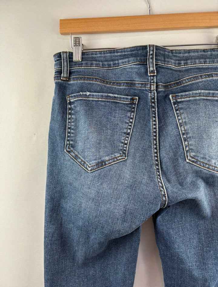 Women’s Kut Size 8 Medium Wash Blue Capri Jeans