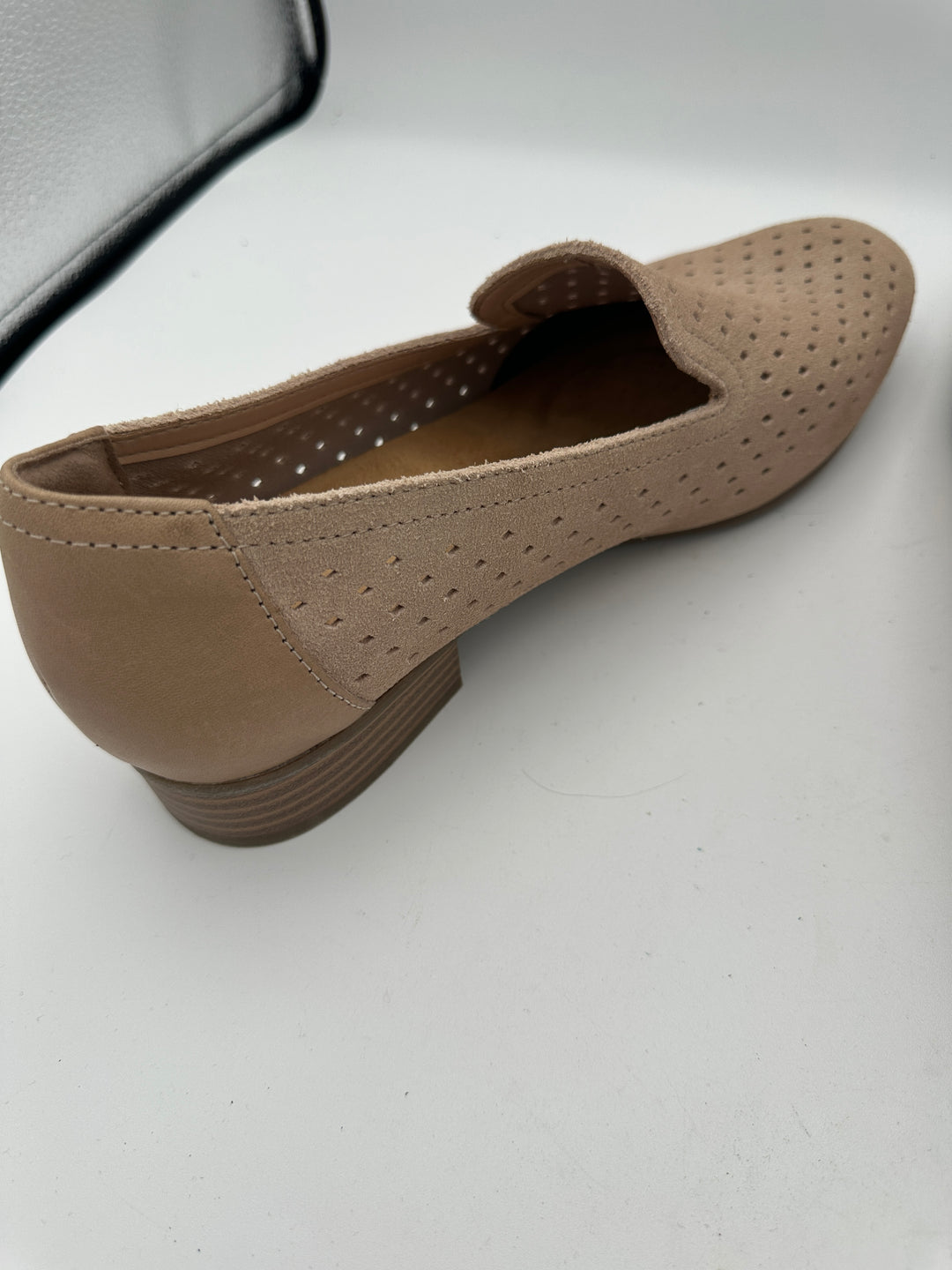 Women’s Clark’s Microsuede Low Heel Flats Size 9.5