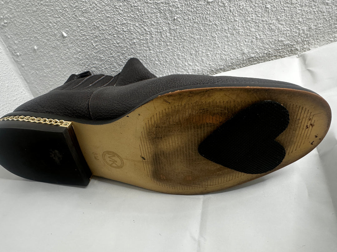 Michael Kors Chelsea boot with pebbled leather and stylish chain