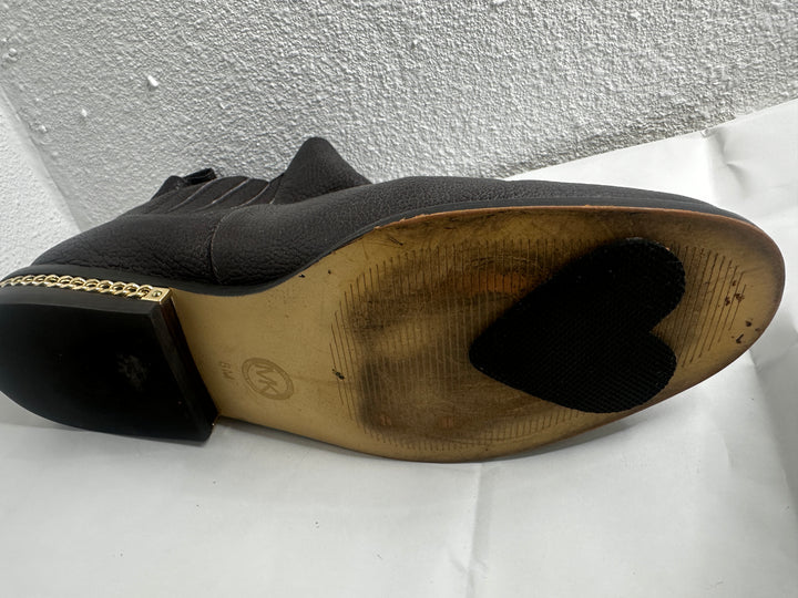 Michael Kors Chelsea boot with pebbled leather and stylish chain
