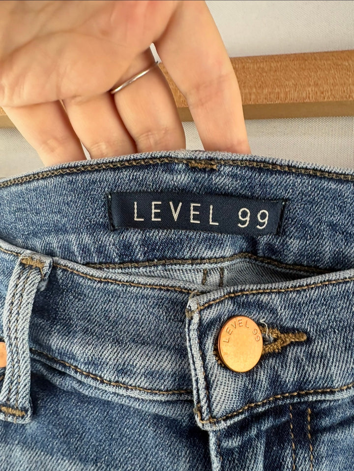 Women’s Level 99 Size 6/28 Light Blue Skinny Jeans