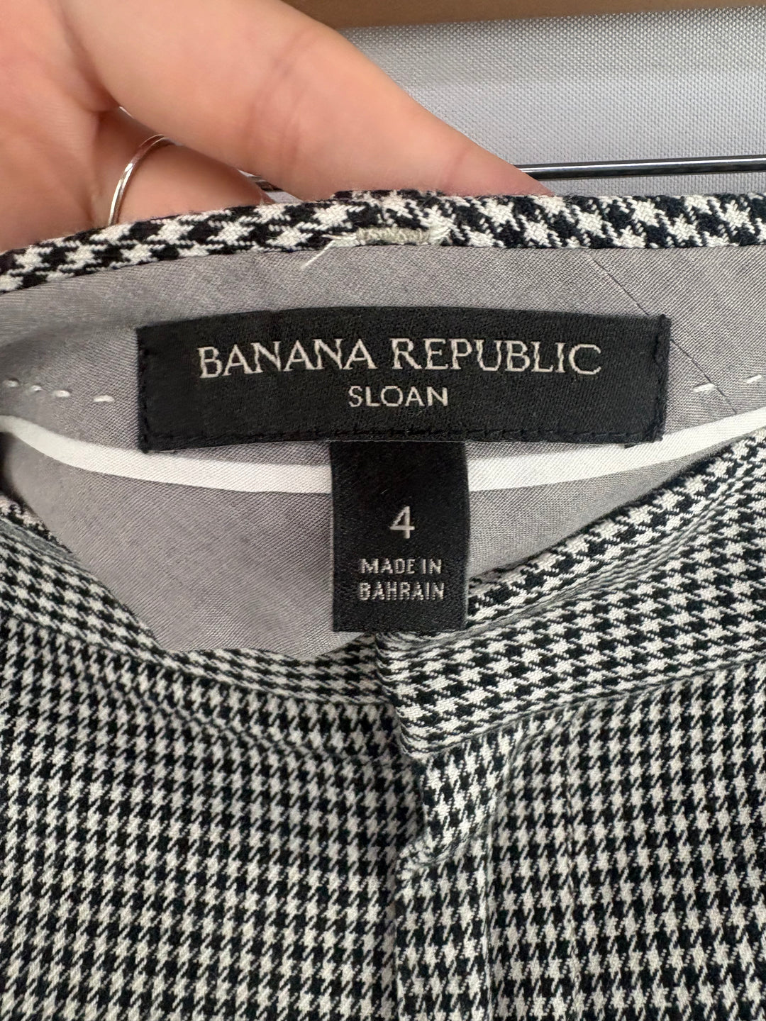 Women’s Banana Republic Size 4 Black & White Checkered Pleated Slacks