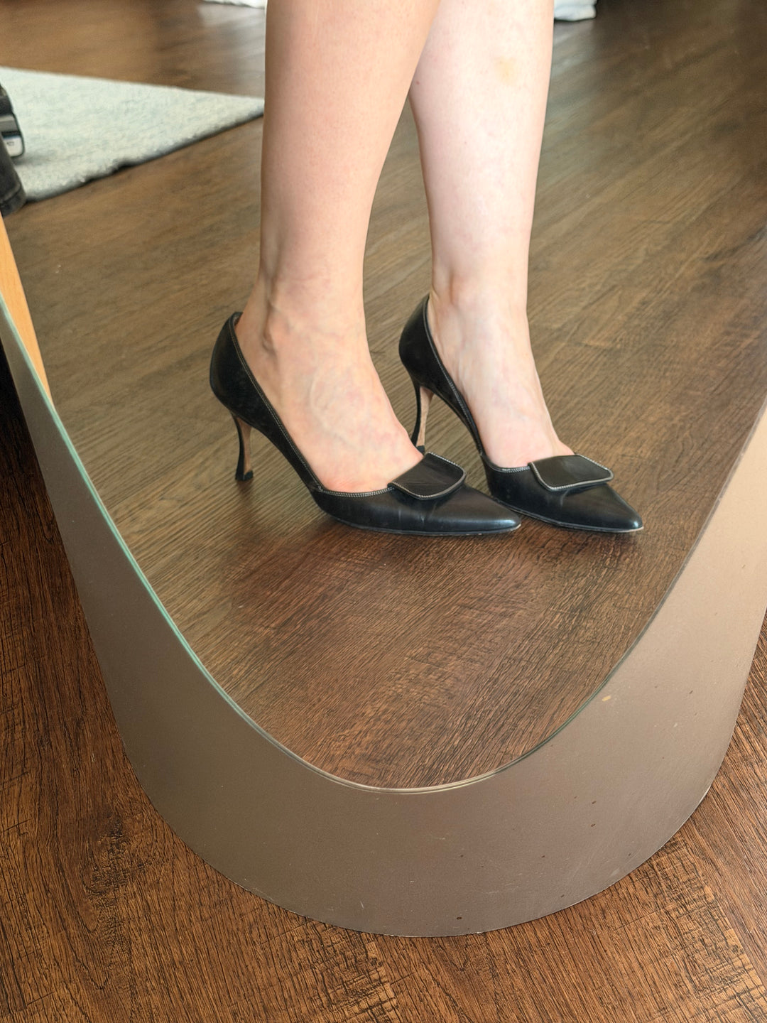 Manolo Blahnik Black Leather Pointed Toe Pumps 38.5