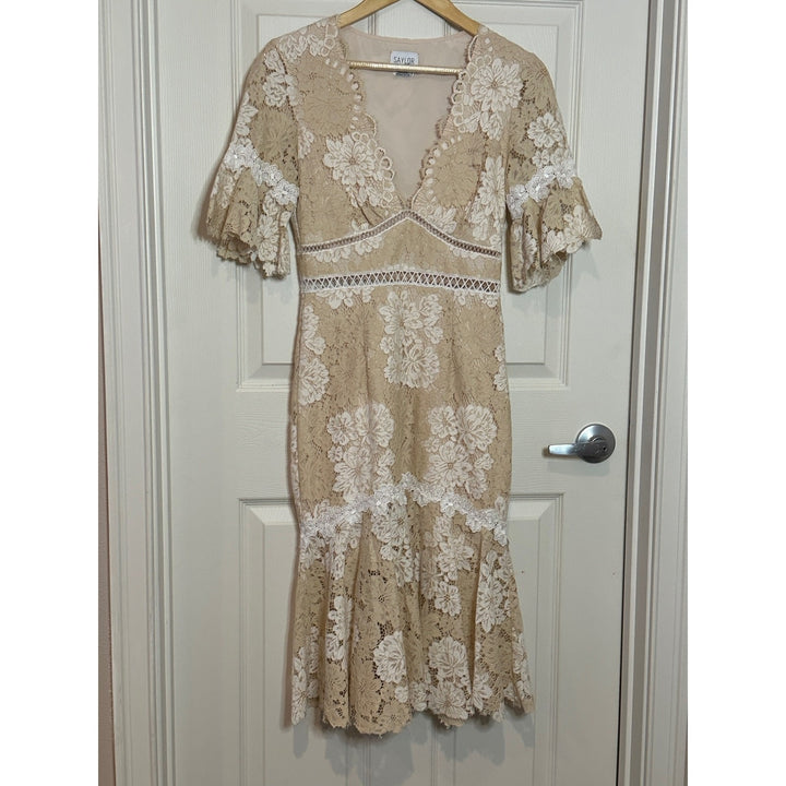 Saylor Beige/White Floral Mermaid Lacy Dress Size Small
