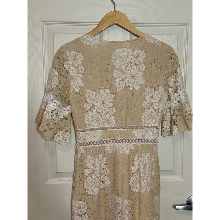 Saylor Beige/White Floral Mermaid Lacy Dress Size Small