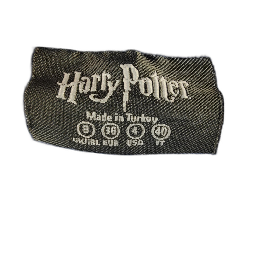 Harry Potter Hogwarts Crest Graphic Tee – Size 4 (Women’s Small)
