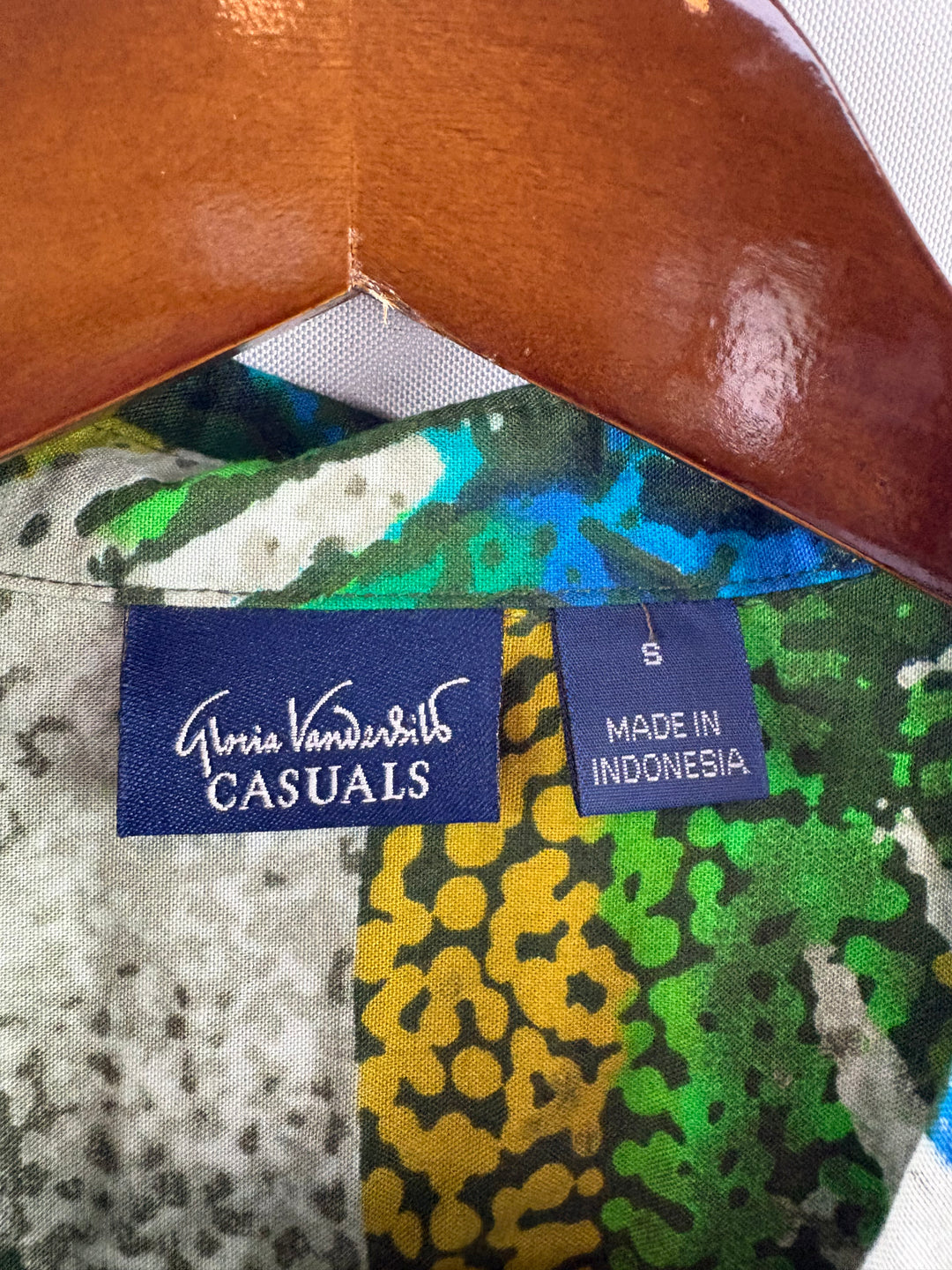 Women’s Gloria Vanderbilt Small Multicolored Patterned Button Up