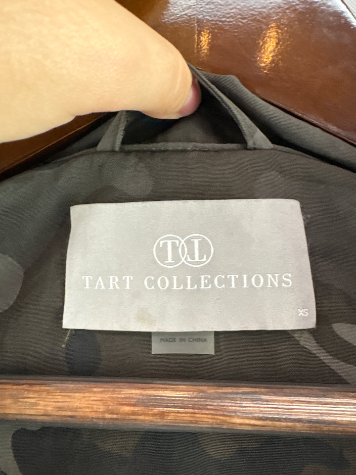 Women’s Tart Collections XS Dark Gray Camo Raincoat