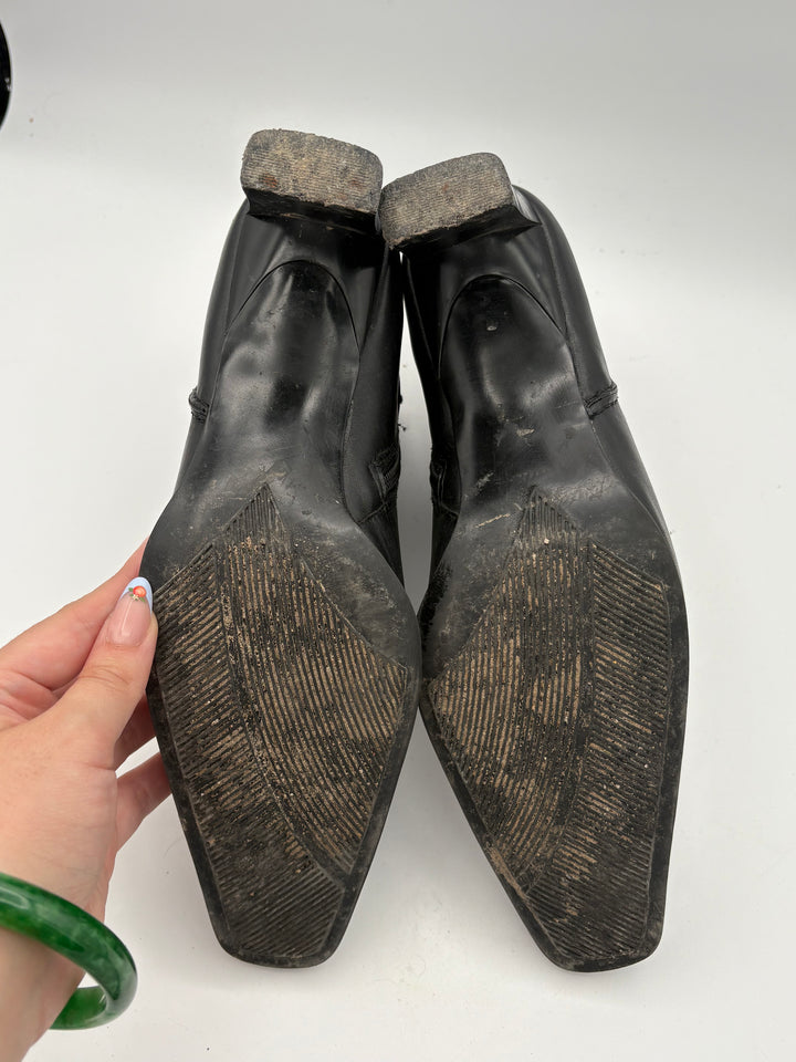 Women’s White Mountain Size 8 Black Leather Ankle Boots