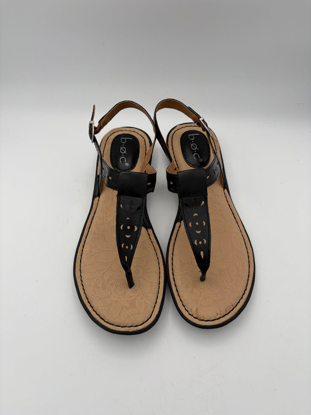 Women’s B.O.C Size 8 Black Leather Thong Sandals