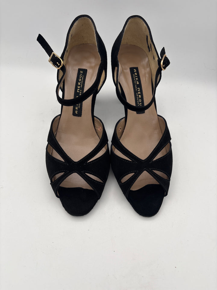 Women’s Arika Nerguiz Size 8.5 Black Suede Black Kitten Heel