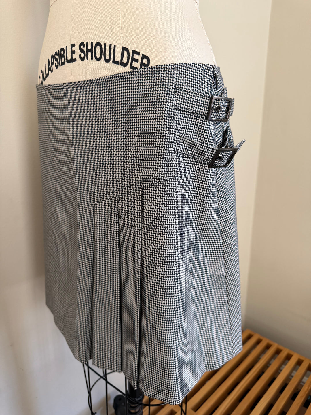 John Galliano Era Christian Dior Boutique Wool Houndstooth Pleated Buckle Mini Skirt FR40
