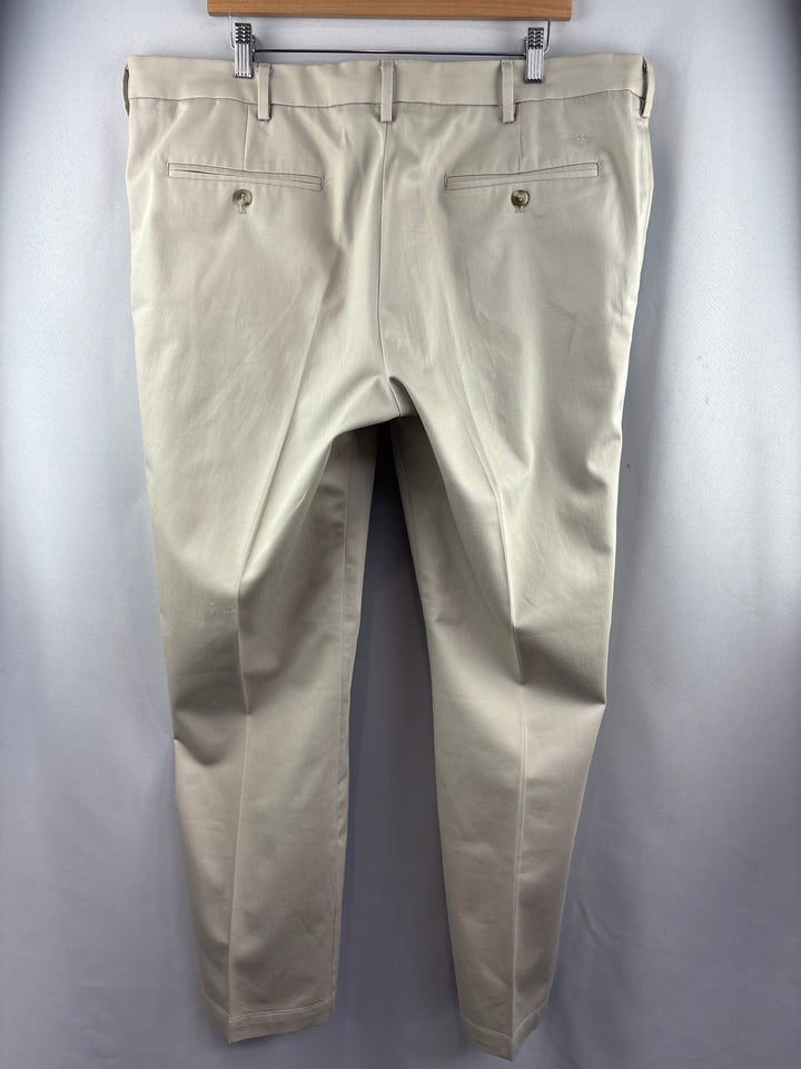 Men’s Dockers Size 40x32 Khaki Pleated Dress Pants