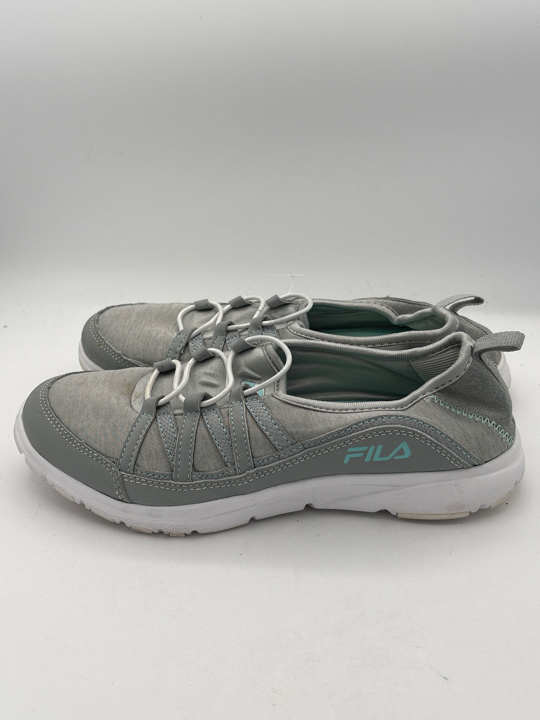 Women’s Fila Size 8.5 Light Gray Slip On Sneakers