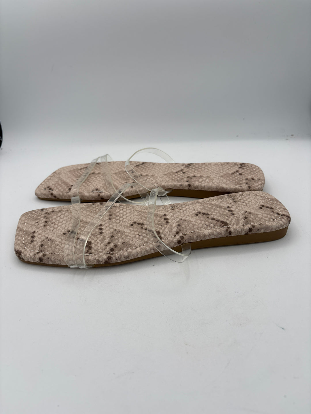 Women’s Dolce Vita Size 9.5 Gray Snakeskin Flat Strappy Sandals