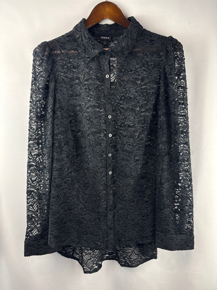 Women’s Torrid Size 1 Black Floral Lace Button Up Blouse