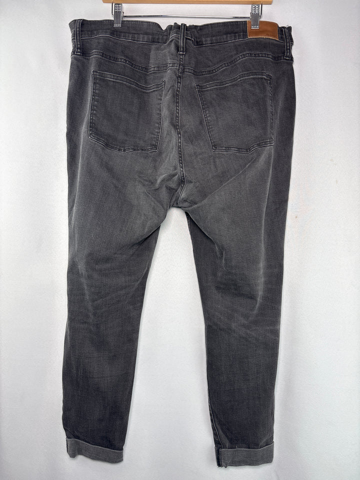 Women’s Madewell Size 35 Charcoal Gray Distressed Jeans