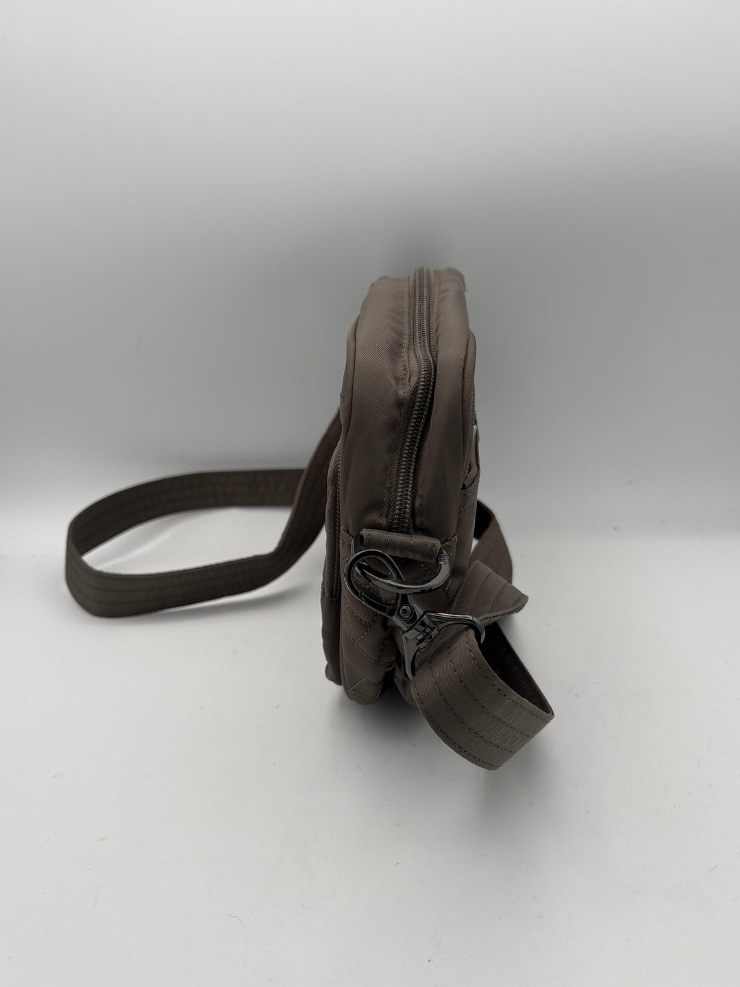 Women’s Lug Carousel Greige Quilted Cross-Body Bag