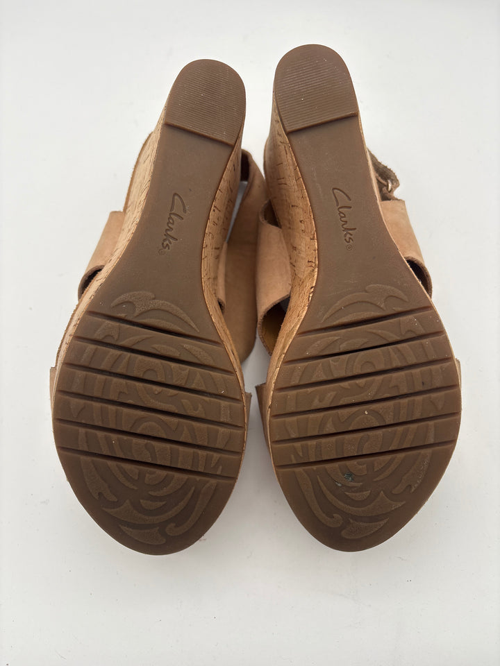 Clarks Womens Tan Wedge Sandals Size 7.5 Crisscross Strap 3 Inch Heel