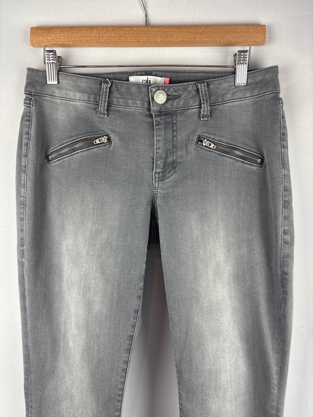 Women’s Cabi Size 6 Light Gray Skinny Jeans
