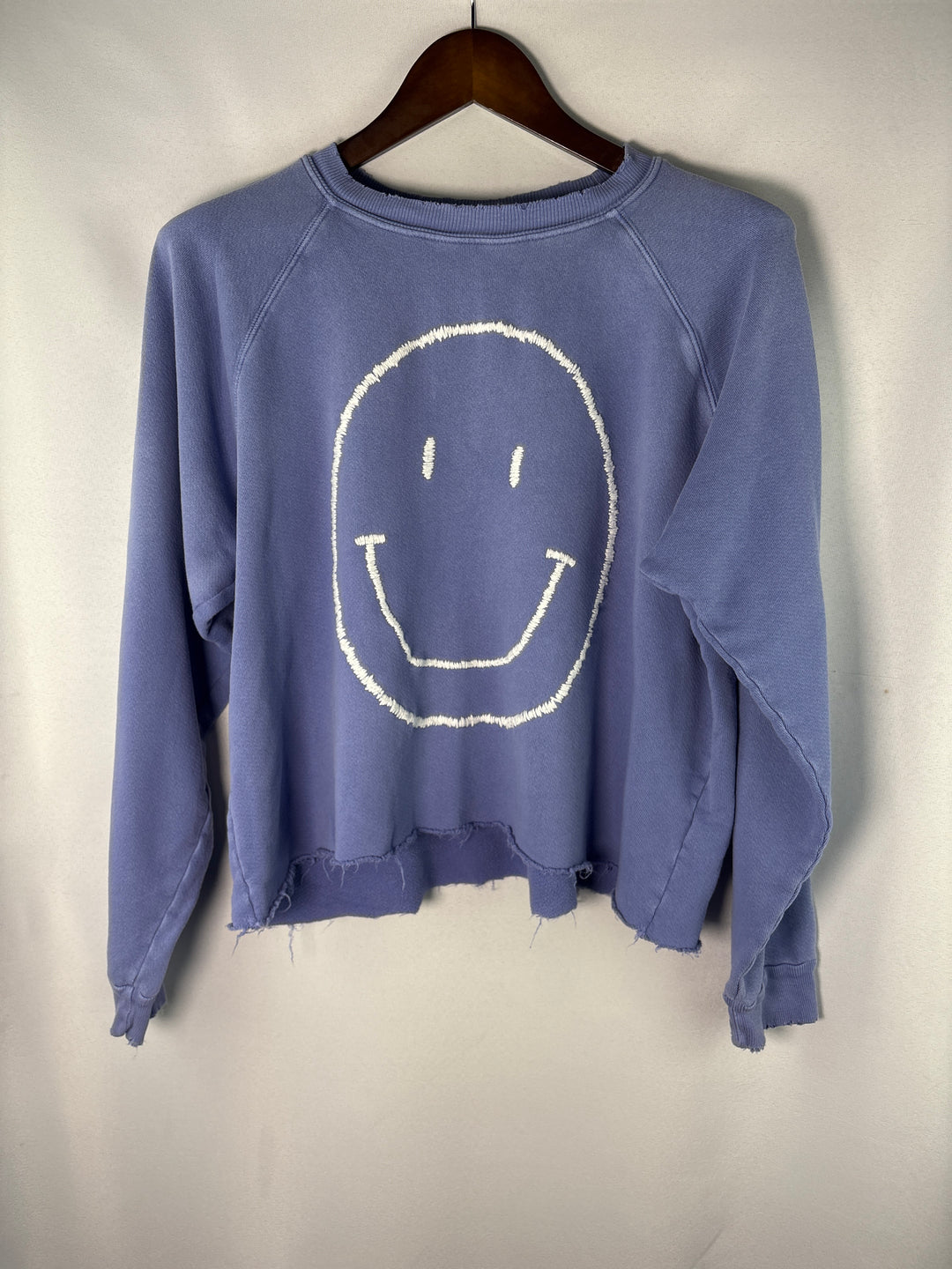 Women’s I.S.M.B.S Medium Periwinkle Smiley Crewneck
