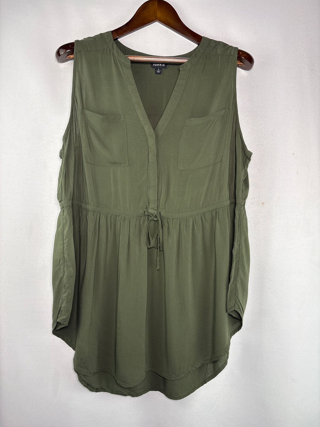 Women’s Torrid Size 1 Army Green Sleeveless Blouse