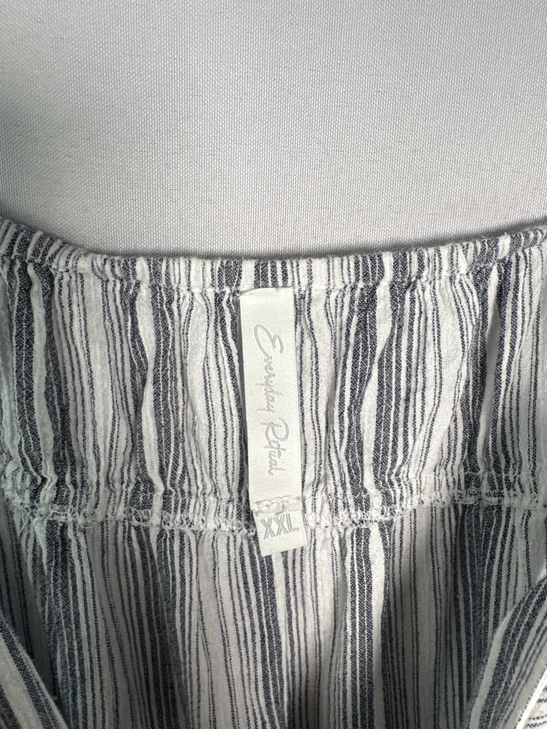 Women’s Everyday Ritual XXL White &amp; Gray Stripe Midi Dress