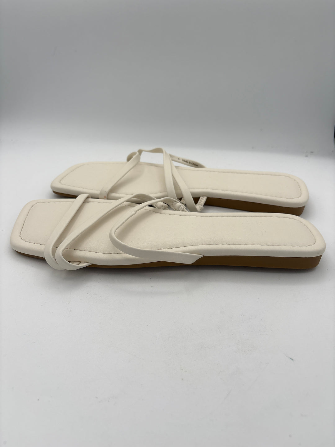 Women’s Dolce Vita Size 9 White Faux Leather Strappy Sandals