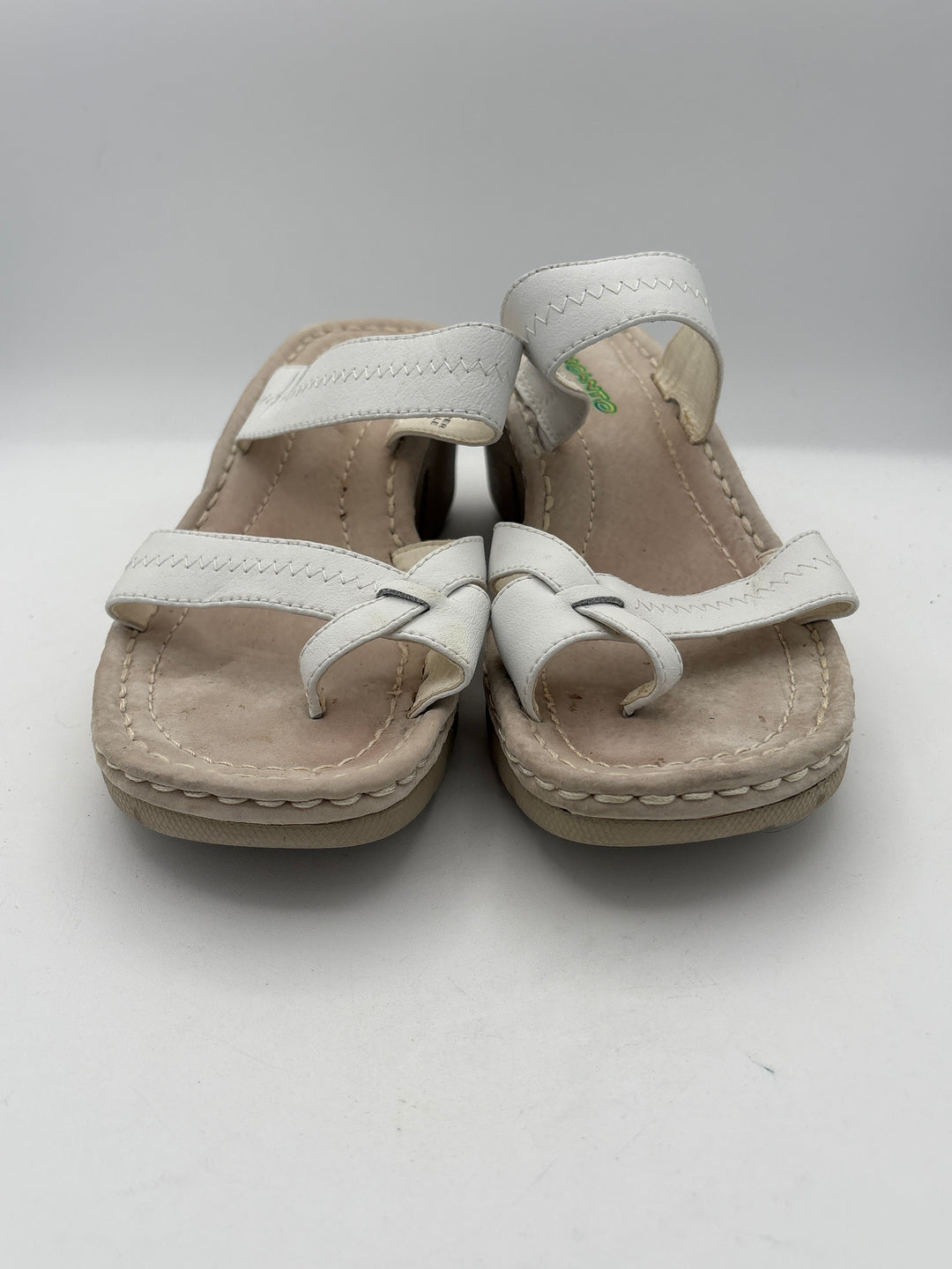 Women’s Encanto Size 8 White Strappy Wedge Sandals