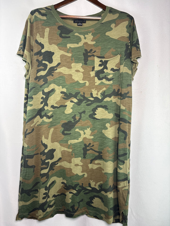 Women’s Sanctuary Size 1X Green Camo Pattern Midi Dress